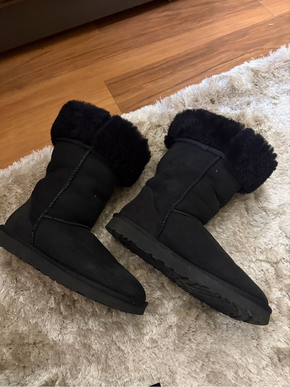 UGG Black Women's Shearling-Lined Winter Boots